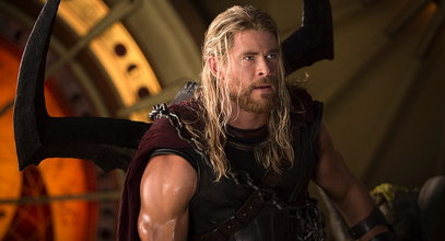 „Thor: Ragnarok”. Wycieczka na ciekawą planetę. Tam się toczy bój o przyszłość światów