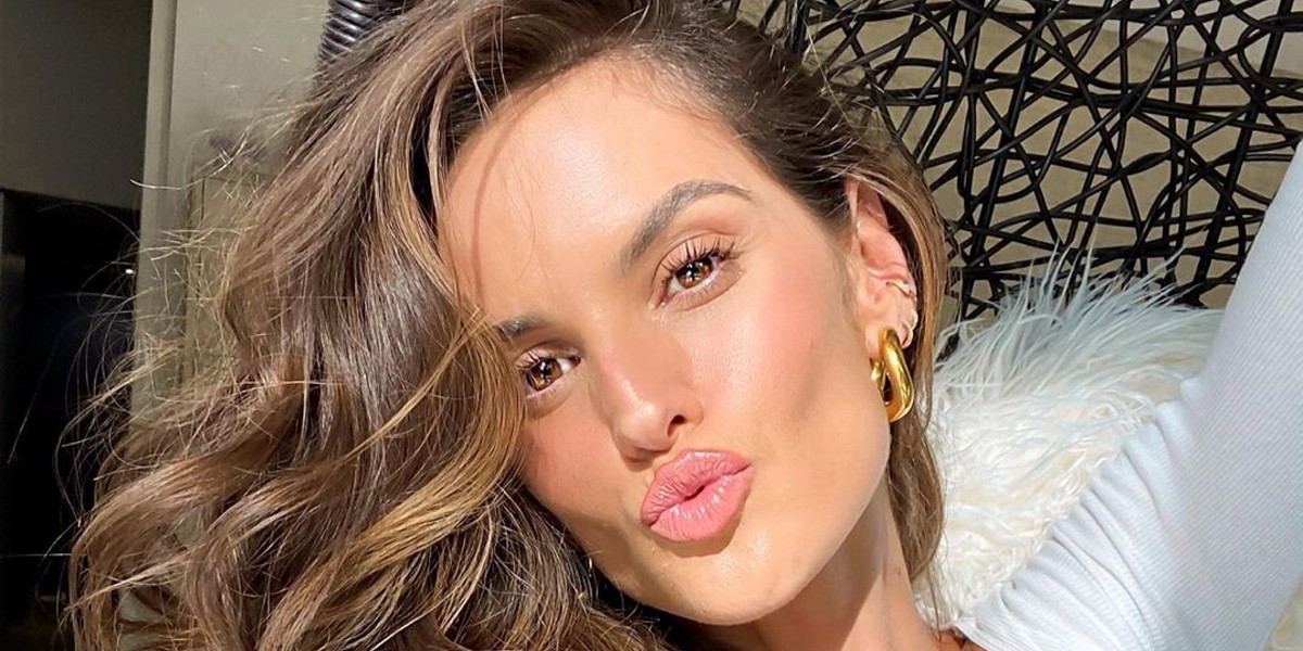  Izabel Goulart jak zwykle wygląda obłędnie. 