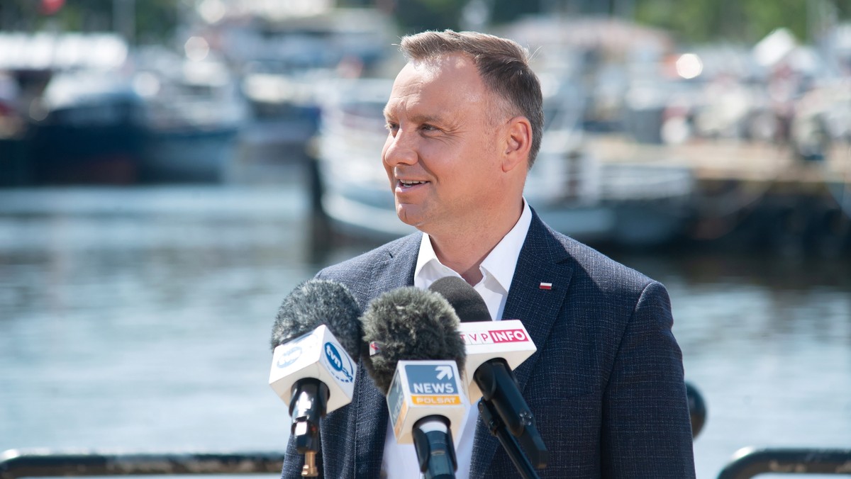 Ustka, 08.06.2020. Prezydent Rzeczypospolitej Polskiej Andrzej Duda podczas briefingu prasowego