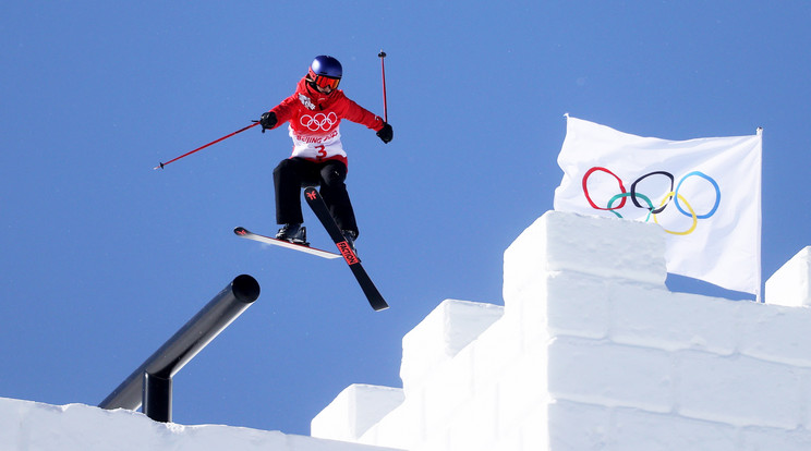 Eileen Gu a slopestyle versenyszámban is éremesélyes / Fotó: EPA/MAXIM SHIPENKOV