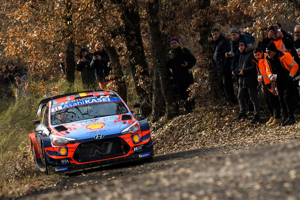 Autem kieruje Thierry Neuville