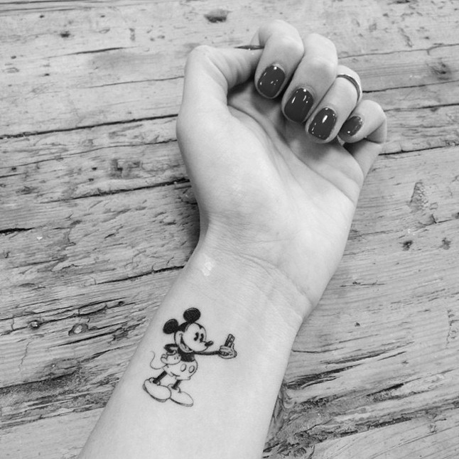 A tizedik pedig egy szelfit készítő Mickey Mouse