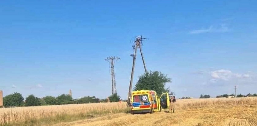 Weszła na słup energetyczny i w jednej chwili runęła na ziemię. Nie żyje 23-latka