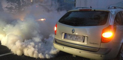 Poznaj auto po spalinach. Zobacz, co oznacza kolor dymu?