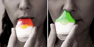 Az orr inhalálónál fogjuk be az egyik orrlyukat, kifújásnál engedjük el. A száj inhaltáronál pedig vegyük el a szánktől és az orrunkon lélegezzünk.
