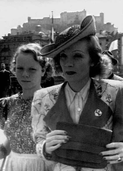 Marlene Dietrich z córką Marią w Salzburgu (1937)