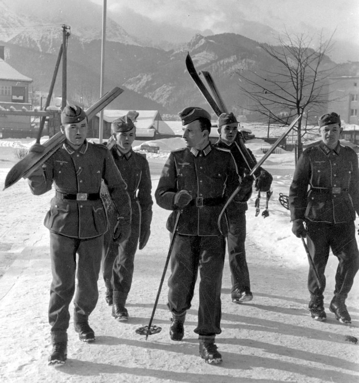 Żołnierze niemieccy na nartach w Zakopanem