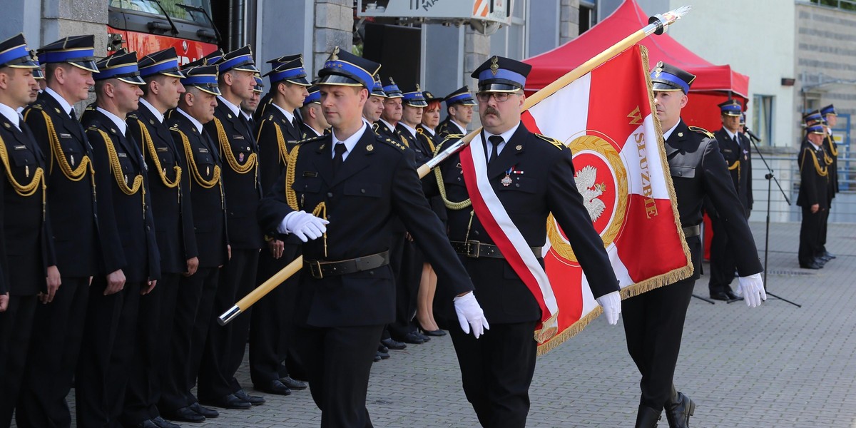 Bóg wkracza na sztandary. Strażacy dostaną nowe proporce