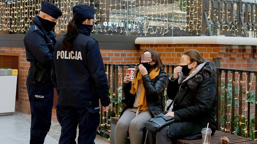 POLICJA W CENTRACH HANDLOWYCH