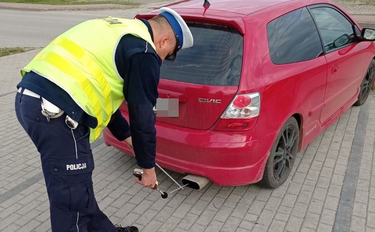 Policja w Rykach jest wyposażona w sonometry. Urządzenie pozwala wyeliminować z drogi samochody ze zbyt głośnymi wydechami