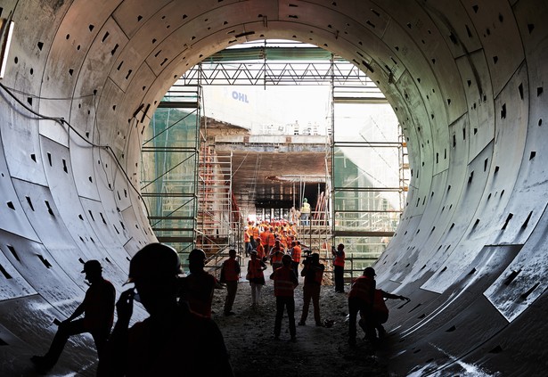 Tunel pod martwą Wisłą jest częścią Trasy Słowackiego o długości całkowitej 1,4 km i łączącej port lotniczy w Rębiechowie w zachodniej części miasta z Wyspą Portową, gdzie Trasa Słowackiego łączy się z Trasą Sucharskiego. Fot. (mgo) PAP/Adam Warżawa