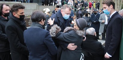 Przejmujący gest Jacka Kurskiego nad grobem dziennikarza Piotra Świąca. Wszyscy mieli łzy w oczach...