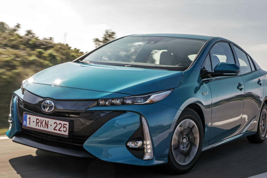 Toyota Prius PlugIn Hybrid 2017 film auto Forbes.pl