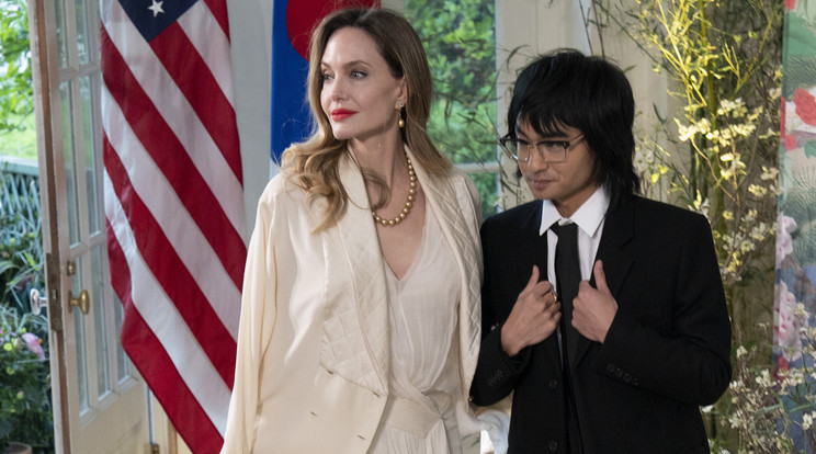 Angelina Jolie és Maddox Jolie-Pitt vacsorára érkezik, amelyet Joe Biden, az Egyesült Államok elnöke és Dr. Jill Biden first lady a Koreai Köztársaság elnöke, Yoon Suk Yeol és Mrs. Kim Keon Hee, a Köztársaság First Lady tiszteletére rendeznek / Fotó: Northfoto