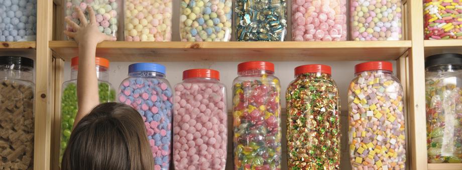 Cukierki. Czy warto zakazywać dzieciom słodyczy?