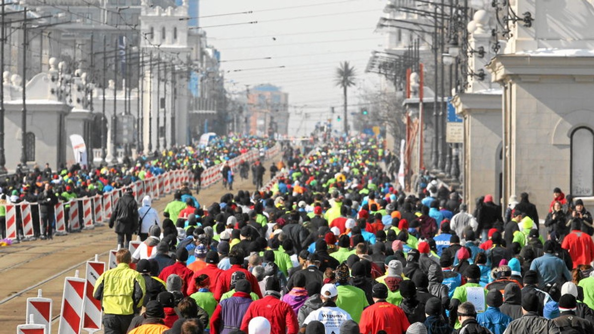 Kenijczyk Victor Kipchirchir zwyciężył w 9. PZU Półmaratonie Warszawskim. Dystans 21 km 97 m pokonał w 1:00.48. To najlepszy czas na polskiej ziemi. Wśród kobiet wygrała jego rodaczka Poline Wanjiku Njeru, która również uzyskała rekordowy wynik - 1:09.06.