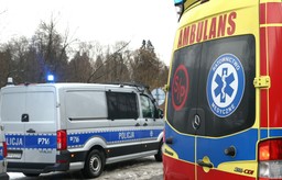 karambol na s8. dziewięć aut, są ranni. trasa w stronę warszawy zablokowana