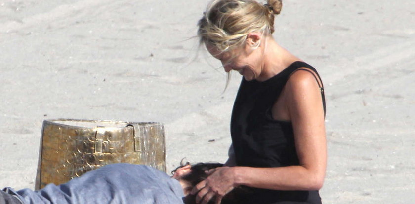 54-letnia aktorka mizdrzy się na plaży z modelem