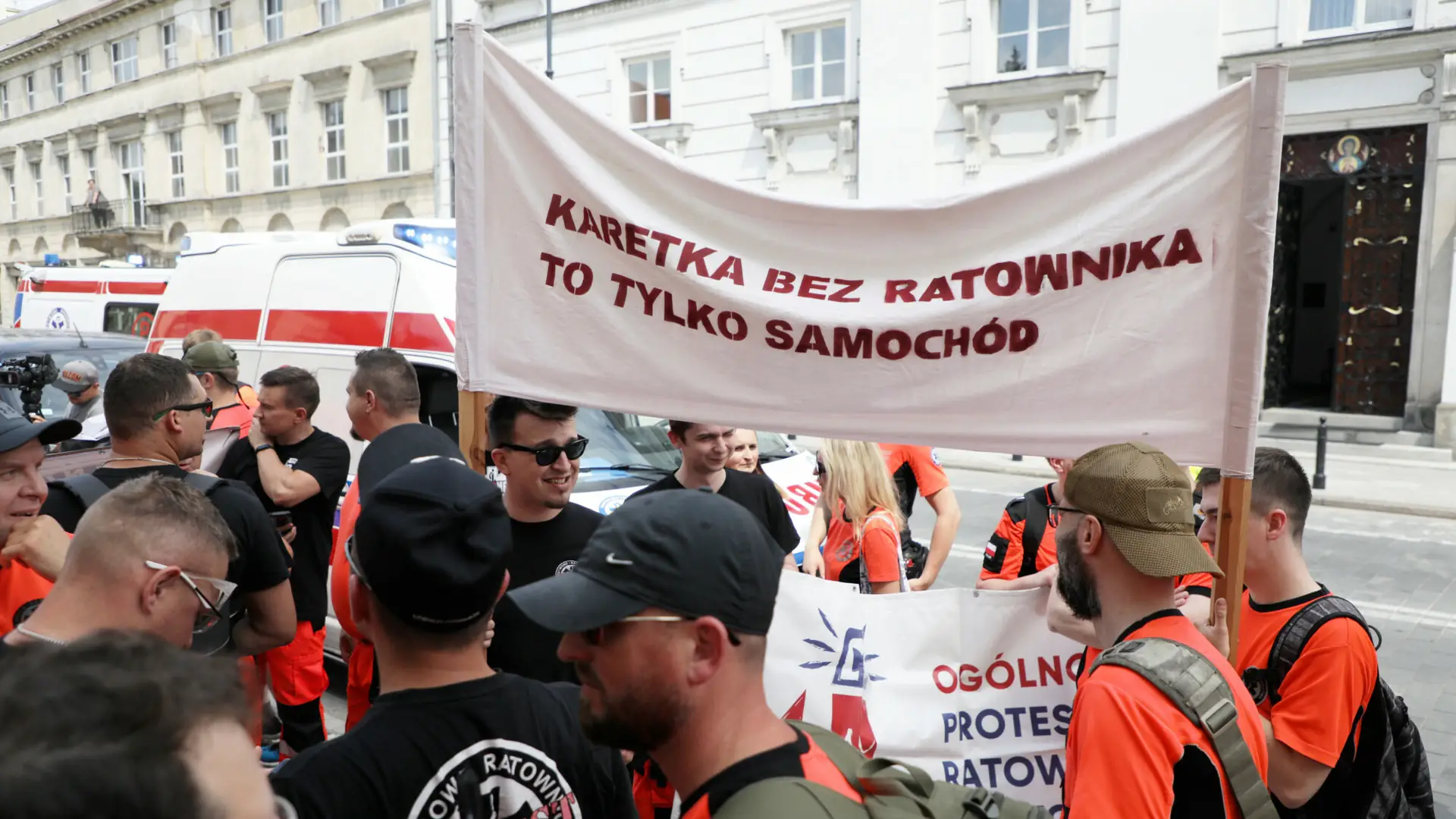 Ratownicy medyczni protestują w całym kraju. W niektórych miastach karetki będą puste