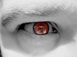 Złodziej okradł ofiarę używając... hipnozy