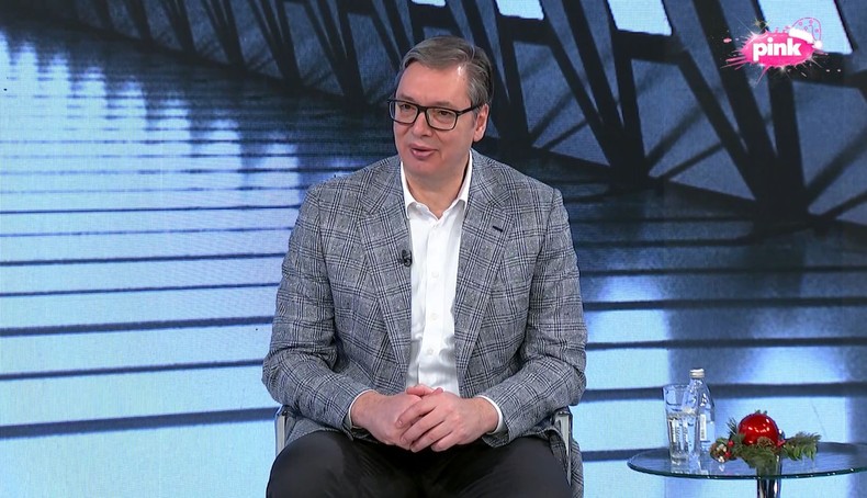 Uživo                                                            PREDSEDNIK SRBIJE GOST EMISIJE "HIT TVIT" Vučić govori o svim aktuelnim temama