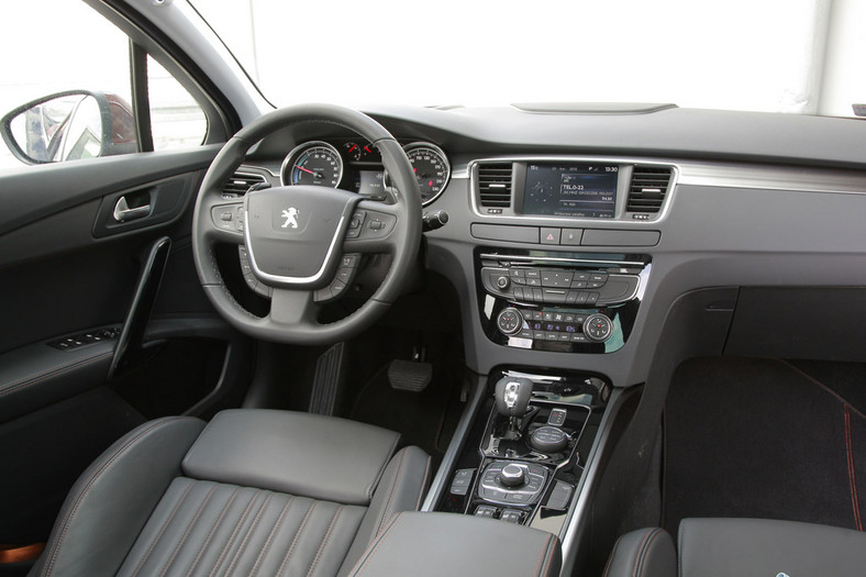 Peugeot 508 RXH: scout po francusku