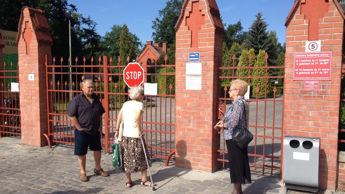 We Wrocławiu cały czas trwa wielkie sprzątanie po ostatniej nawałnicy. Ze względów bezpieczeństwa Zarząd Cmentarzy Komunalnych zdecydował, że cmentarz Grabiszyński będzie zamknięty dłużej, przynajmniej do końca miesiąca.