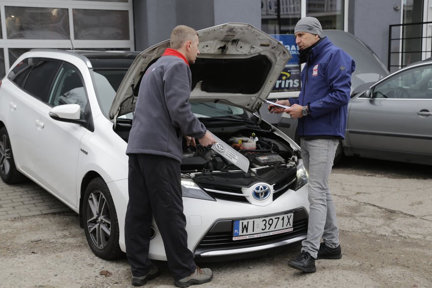 Toyota Auris Kombi 1.8 Hybrid LPG 2014 2. generacja