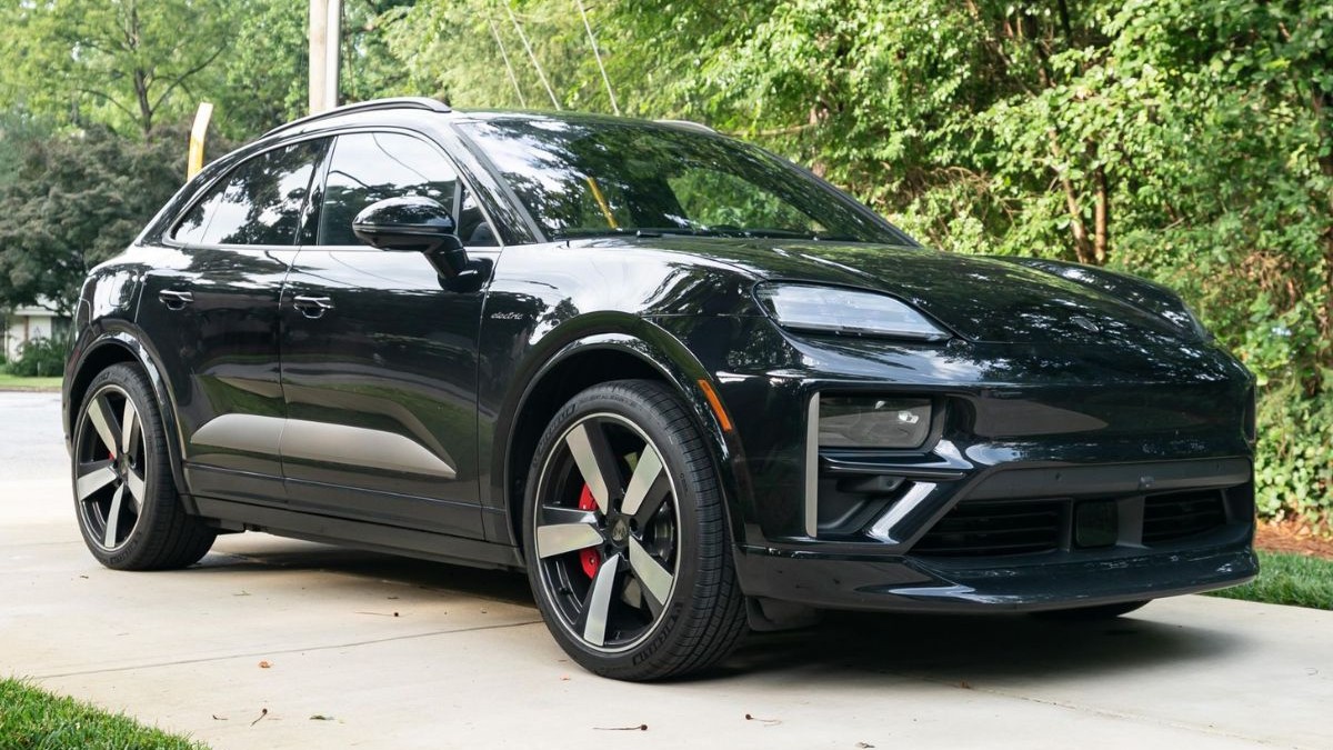 Un Porsche electric de 146.000 de dolari a pierdut aproape o treime din valoare în 3 luni. Avea doar 3.400 km
