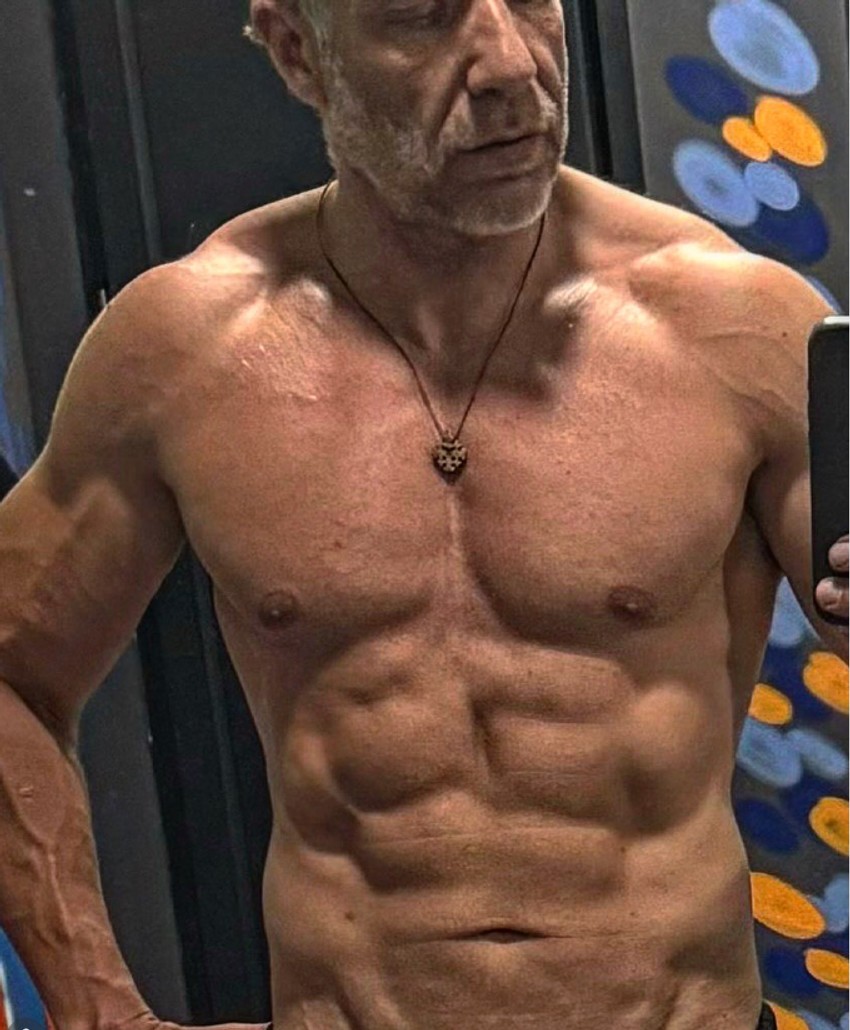Milan Kalinić bez majice