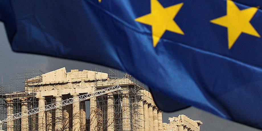 "W 2010 roku na każde wypracowane przez Greka 100 euro państwo było dłużne 146 euro zagranicznym bankom" - pisze w książce "Porozmawiajmy jak dorośli. Jak walczyłem z europejskimi elitami" Janis Warufakis, ekonomista i były minister finansów Grecji