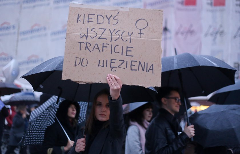 Czarny  protest na celowniku rządzących?