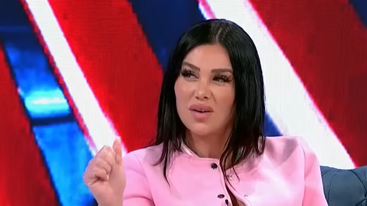 NAKON STANIJE DOBROJEVIĆ U ELITU 9 ULAZI FATALNA BRINETA Pevačica koju su razvodili od fudbalera nikoga neće ostaviti ravnodušnim