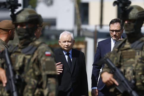 Jarosław Kaczyński podczas spotkania z żołnierzami