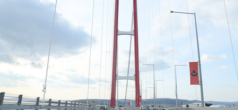 Najdłuższy wiszący most na świecie został otwarty [ZDJĘCIA]