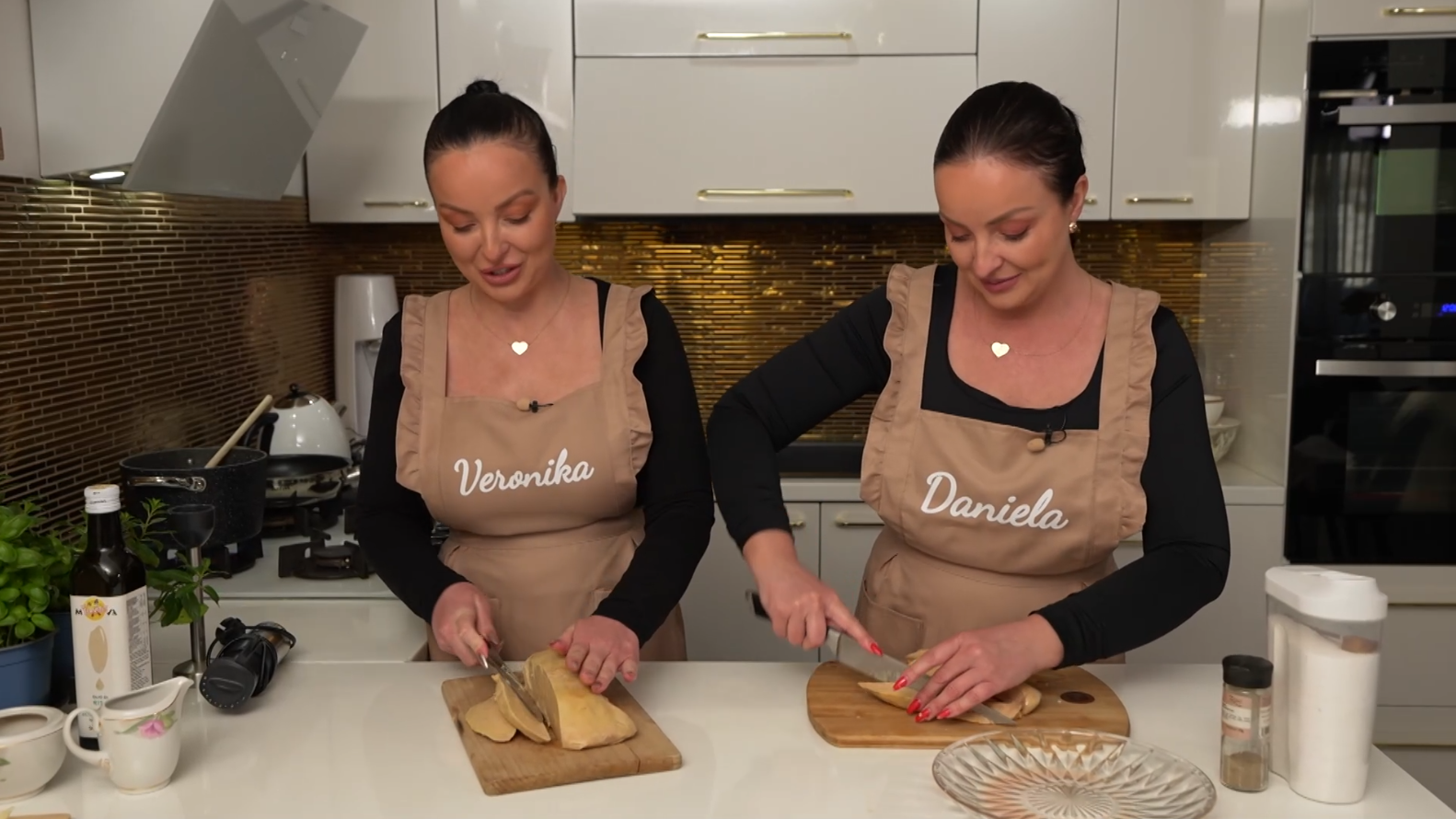 Twiinsky Daniela a Veronika v šou Bez servítky. 