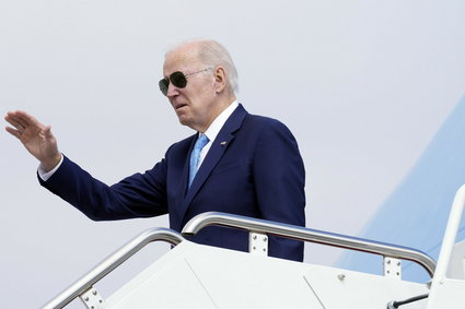 Joe Biden wzywa linie lotnicze, by nie podwyższały cen biletów dla rodzin 