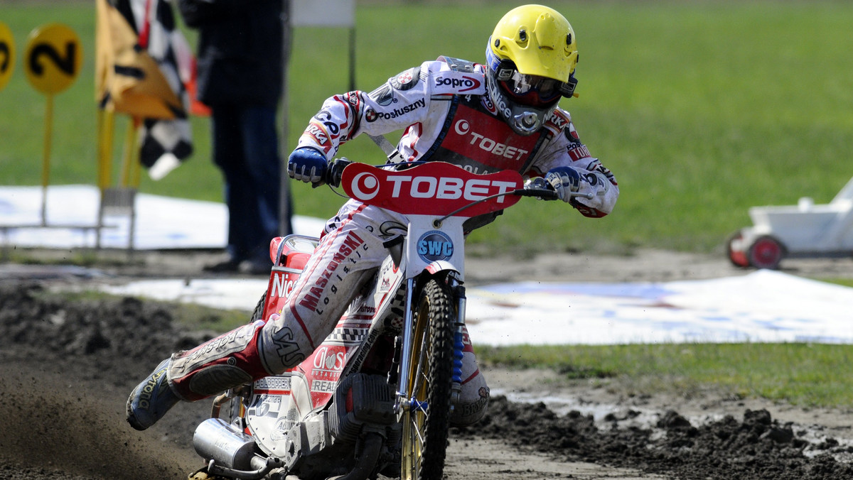 Falubaz Zielona Góra i Caelum Stal Gorzów - odwieczni rywale na żużlowym torze - walczą w obecnym sezonie o miejsca medalowe już w ćwierćfinałach Speedway Ekstraligi. Zdecydowany krok w stronę triumfu zrobili zielonogórzanie, którzy na wyjeździe pokonali przeciwników 46:44. 30 sierpnia o 19:30 decydująca konfrontacja rozpocznie się na obiekcie Falubazu.