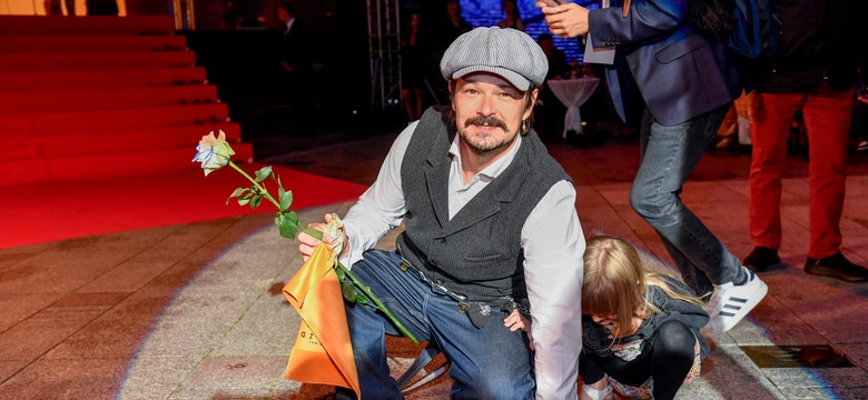 Dawid Ogrodnik krytykuje Kościół i hierarchów. Mówi o pogardzie