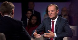 "Przybyłem, zobaczyłem… i się okaże". Tusk już nadaje z Brukseli