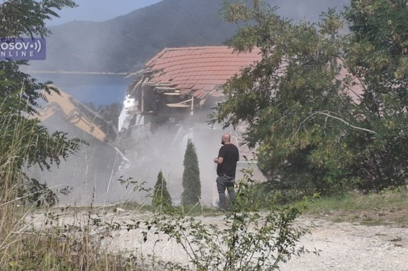 "NE IDEMO NIGDE, OSTAJEMO NA IMOVINI NAŠIH PRADEDOVA" Oglasili se vlasnici srušenog hotela na Gazivodama, ovo im je sledeći korak