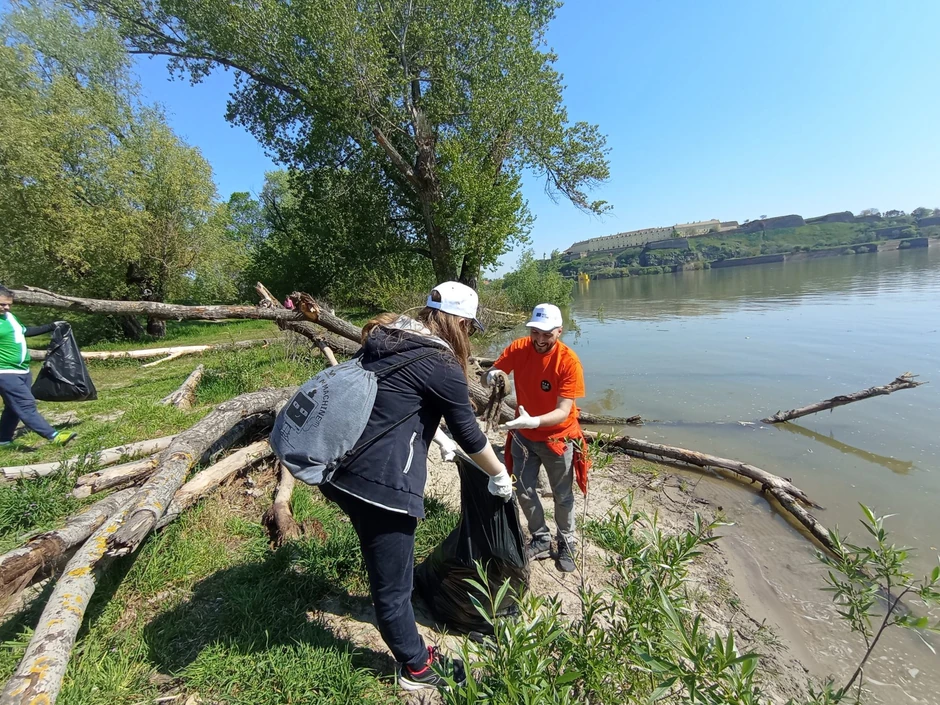 Novosađani očistili obalu Dunava