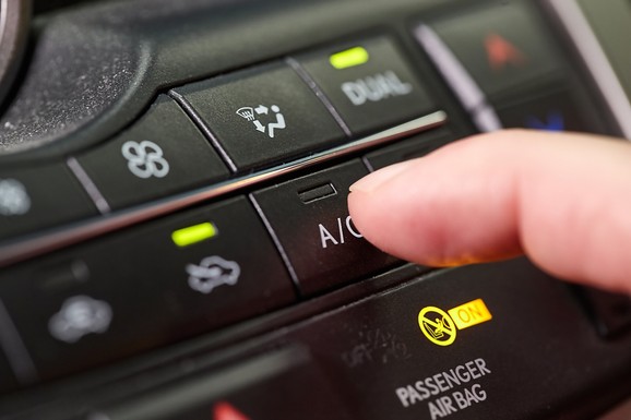 Pritisnite OVO dugme u automobilu i klima će hladiti duplo brže: Većina ga koristi potpuno pogrešno