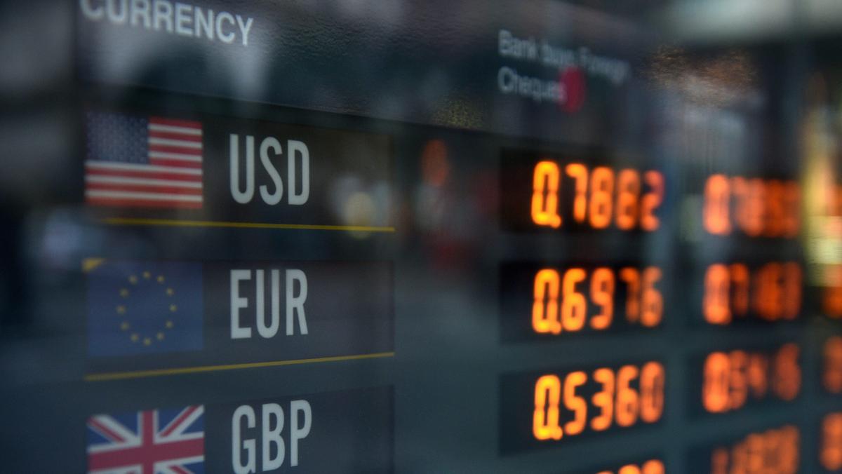 Foreign currency exchanges rates ahead of Brexit voting