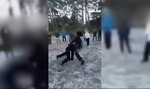Brutalna bójka nastolatków w ostrołęckim lesie. Do sieci trafiło nagranie