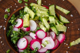 Salata od krastavaca i rotkvica savršena je za sagorevanje masti