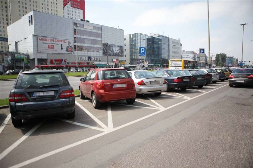 Marszałek zabrał łodzianom miejsca na parkingu