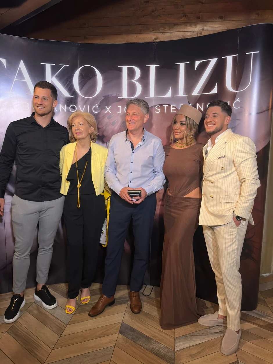 Joca Stefanović sa roditeljima i Iva Bojanović