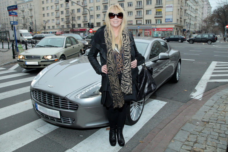 Maryla Rodowicz przy Aston Martinie