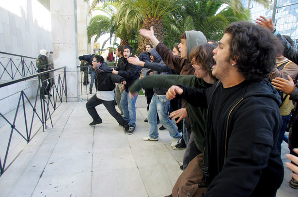 W grudniu doszło w Atenach do poważnych rozruchów ulicznych po zastrzeleniu przez policję nastoletniego chłopca. Fot. PAP